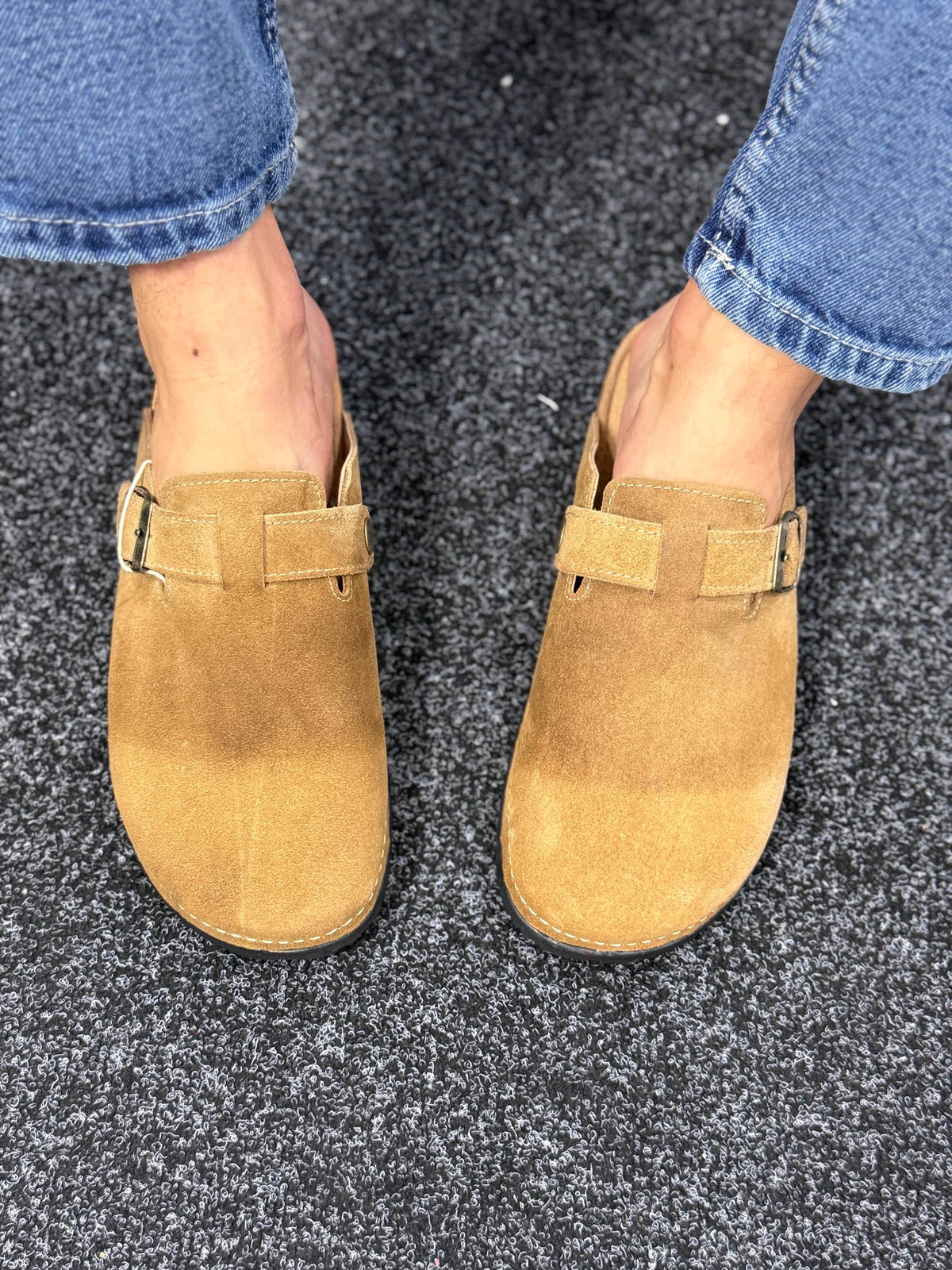 Classic Clogs Camel Suede