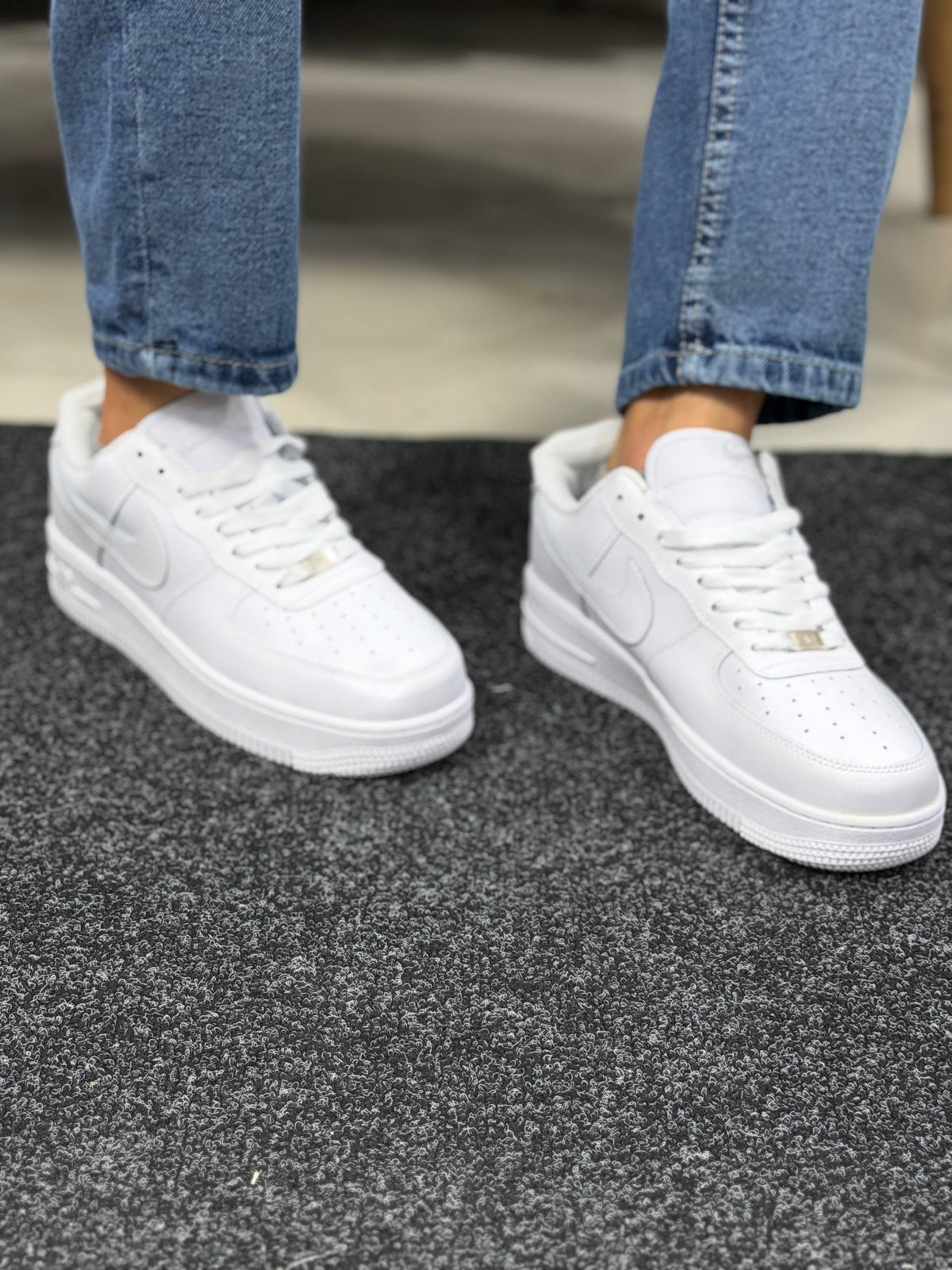 AIR FORCE 1 WHITE SHOES