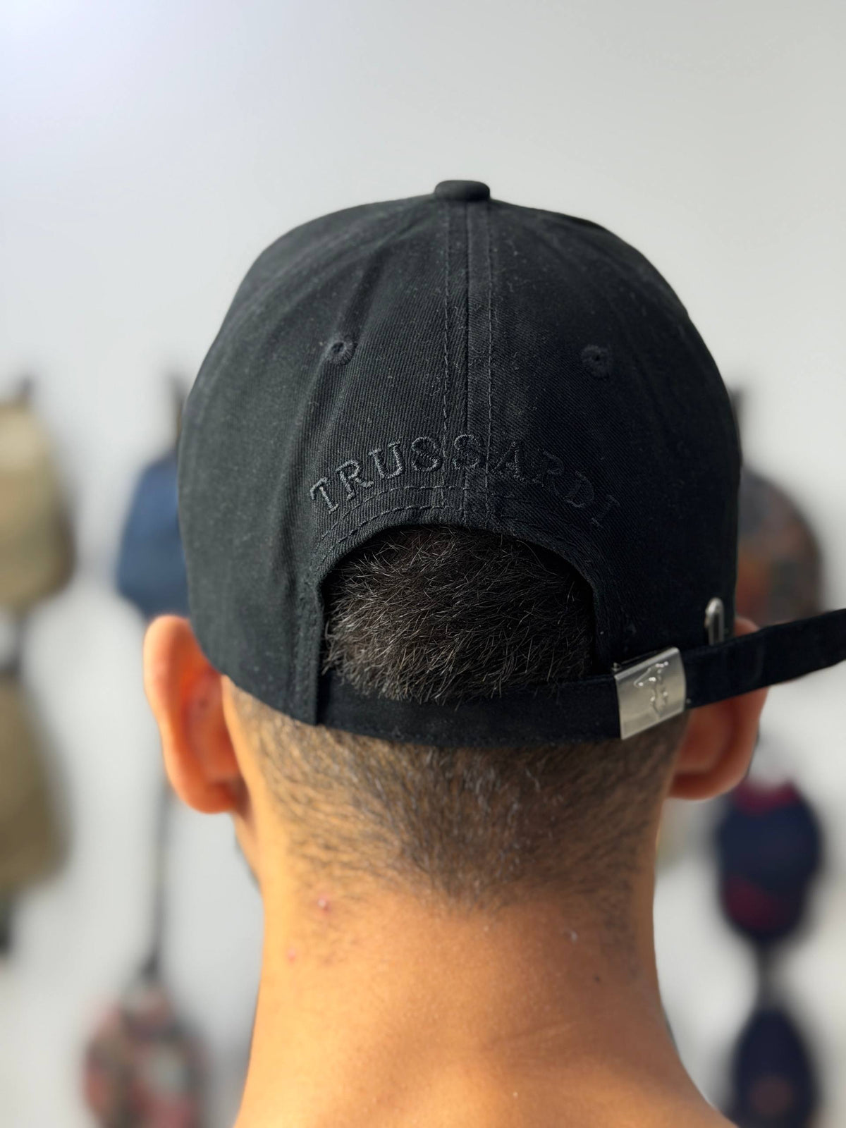 Cap Trussardi. Black Emblem