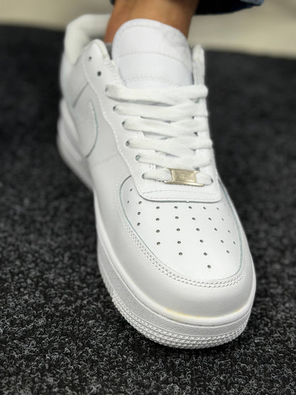 AIR FORCE 1 WHITE SHOES