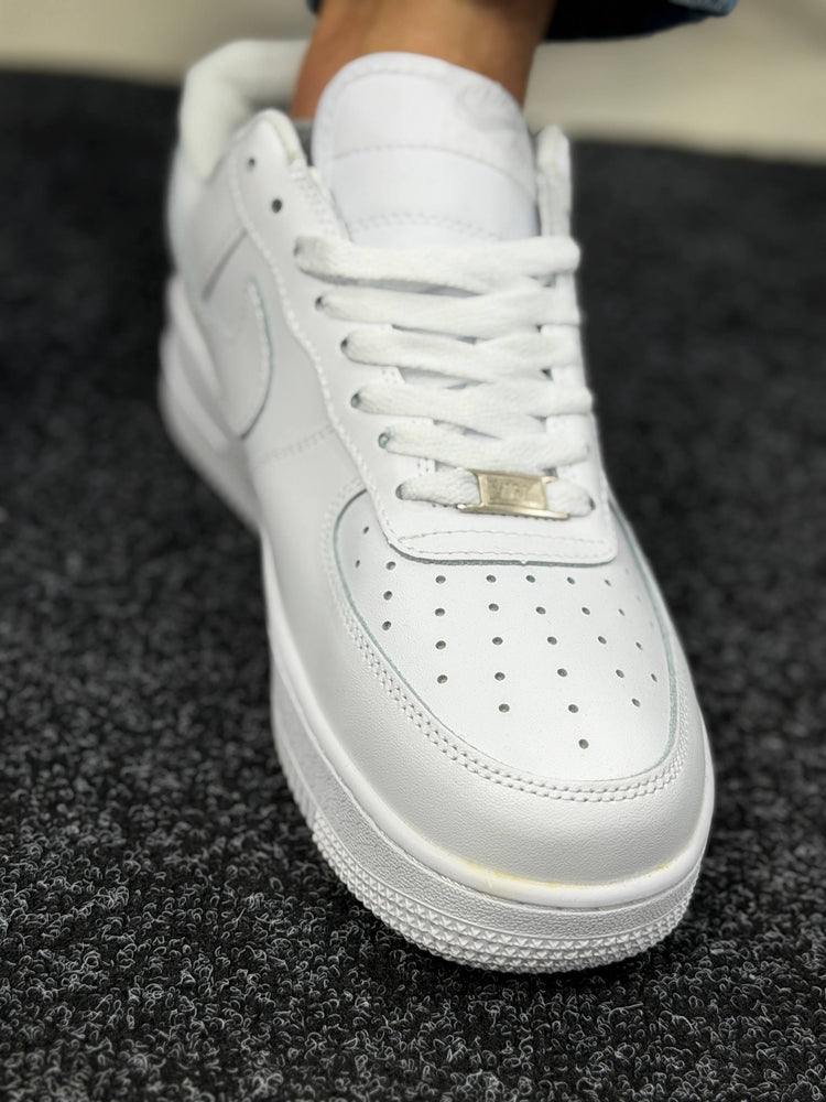 AIR FORCE 1 WHITE SHOES