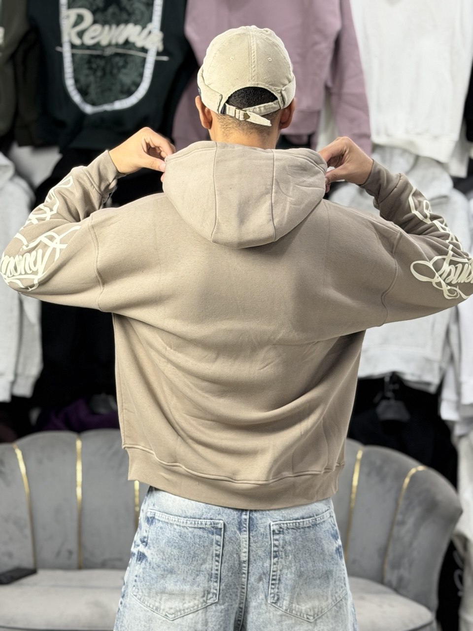 Hoodie Shadow Hands Brown