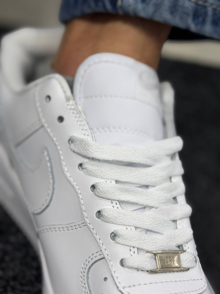 AIR FORCE 1 WHITE SHOES