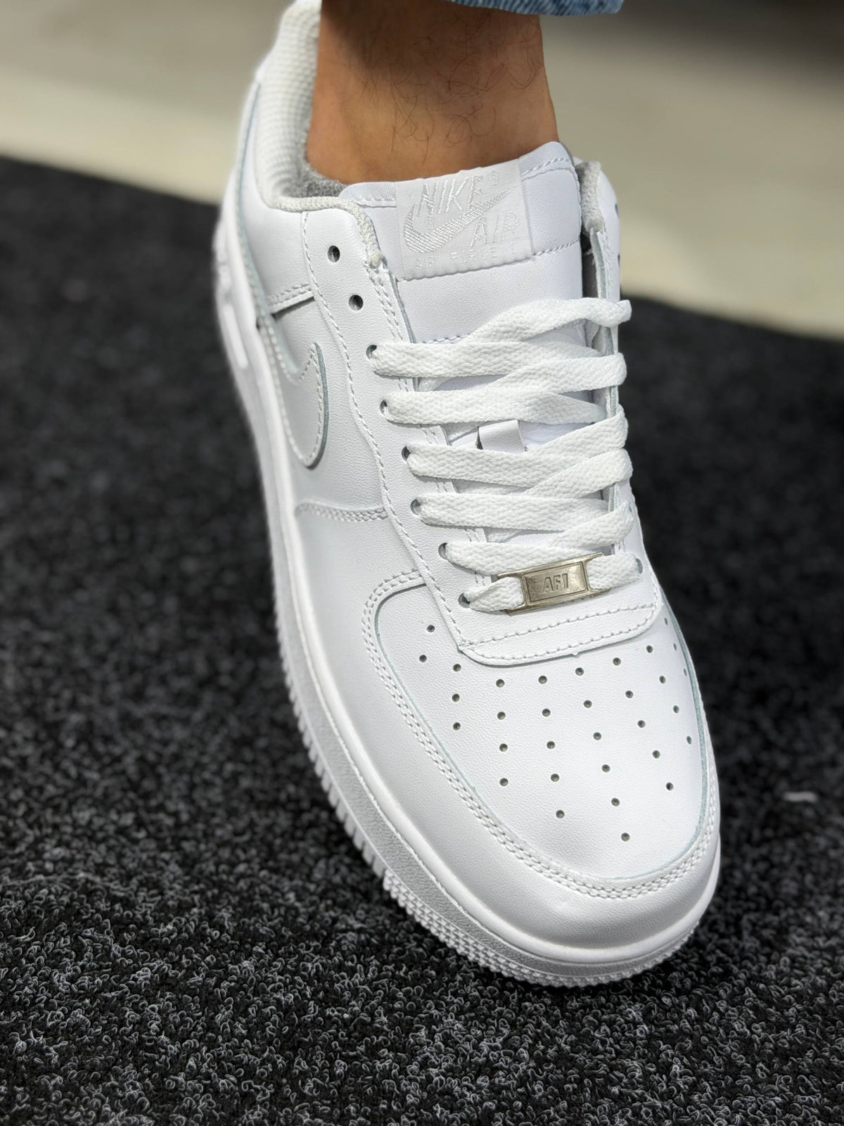 AIR FORCE 1 WHITE SHOES
