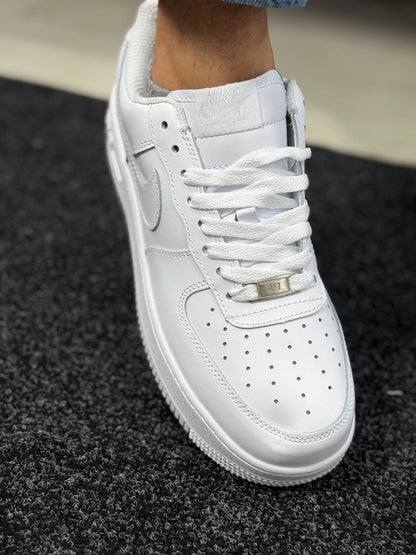 AIR FORCE 1 WHITE SHOES