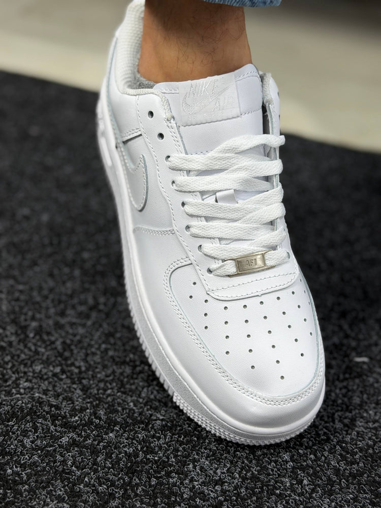 AIR FORCE 1 WHITE SHOES