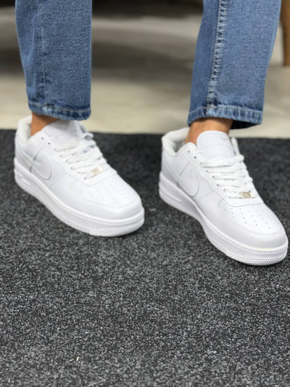 AIR FORCE 1 WHITE SHOES