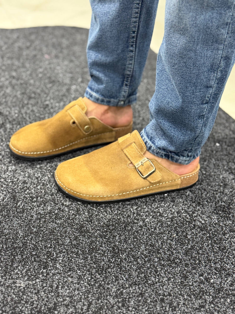 Classic Clogs Camel Suede