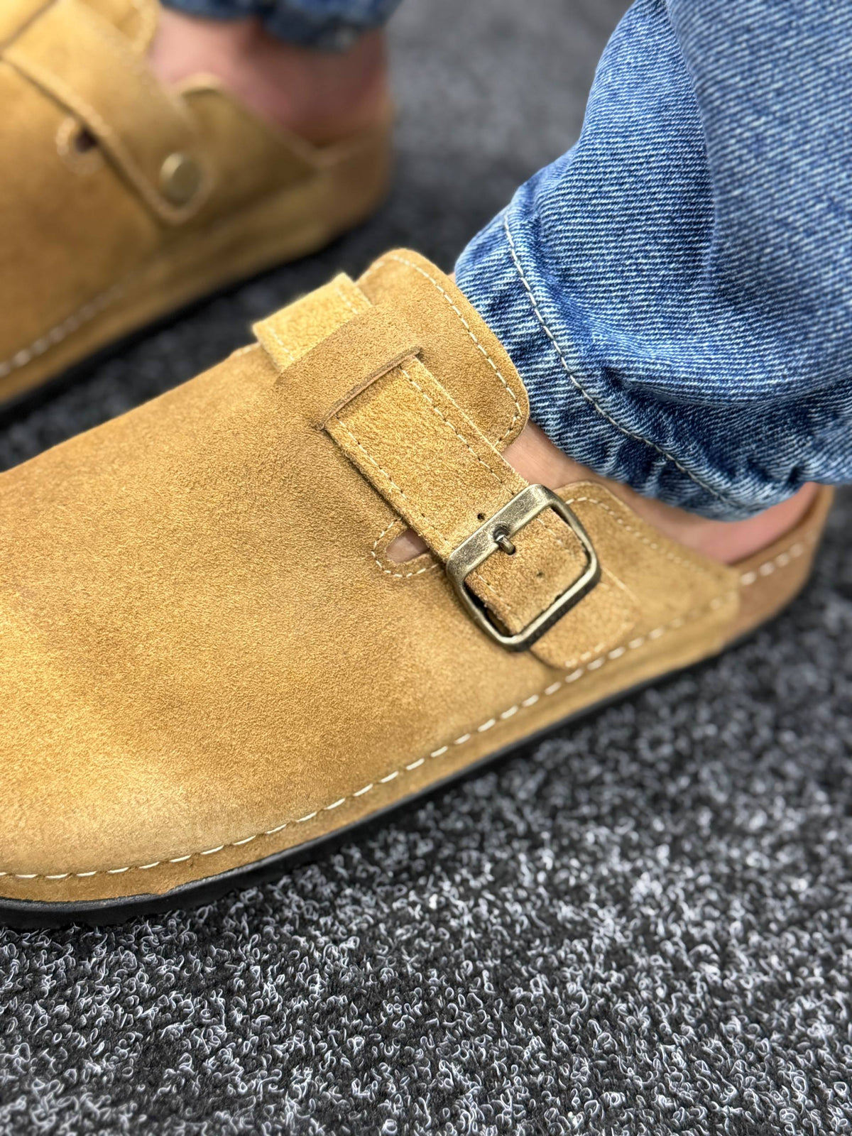 Classic Clogs Camel Suede