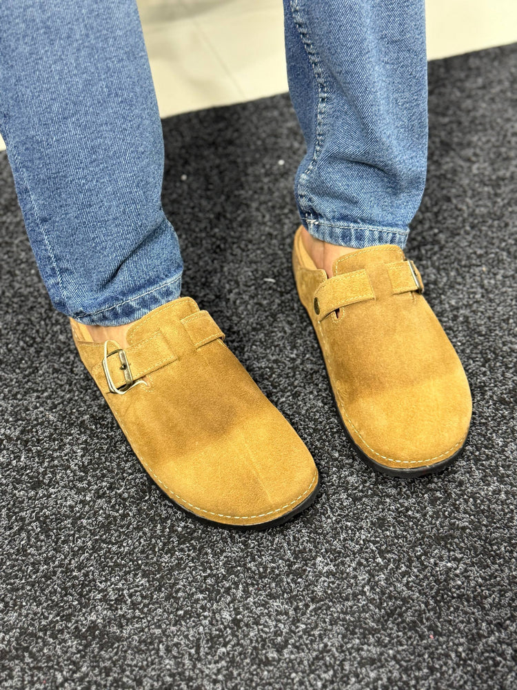 Classic Clogs Camel Suede