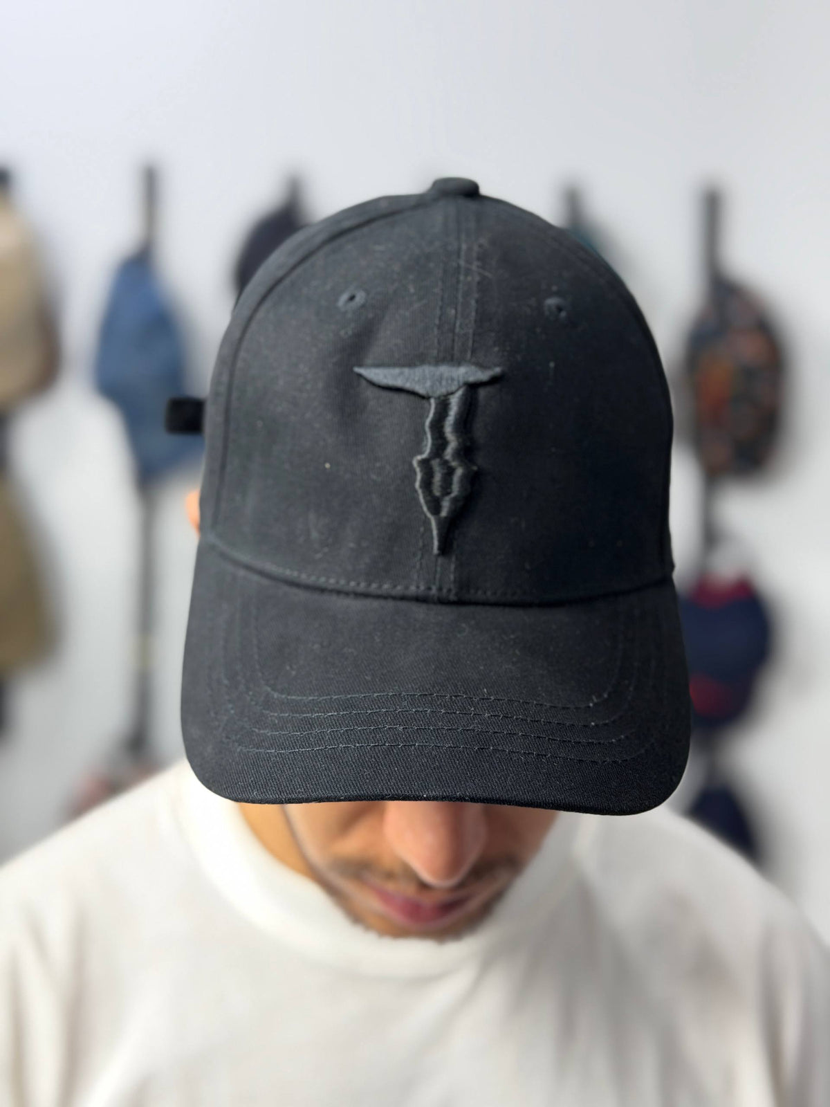 Cap Trussardi. Black Emblem