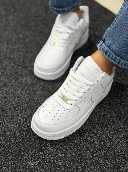 AIR FORCE 1 WHITE SHOES